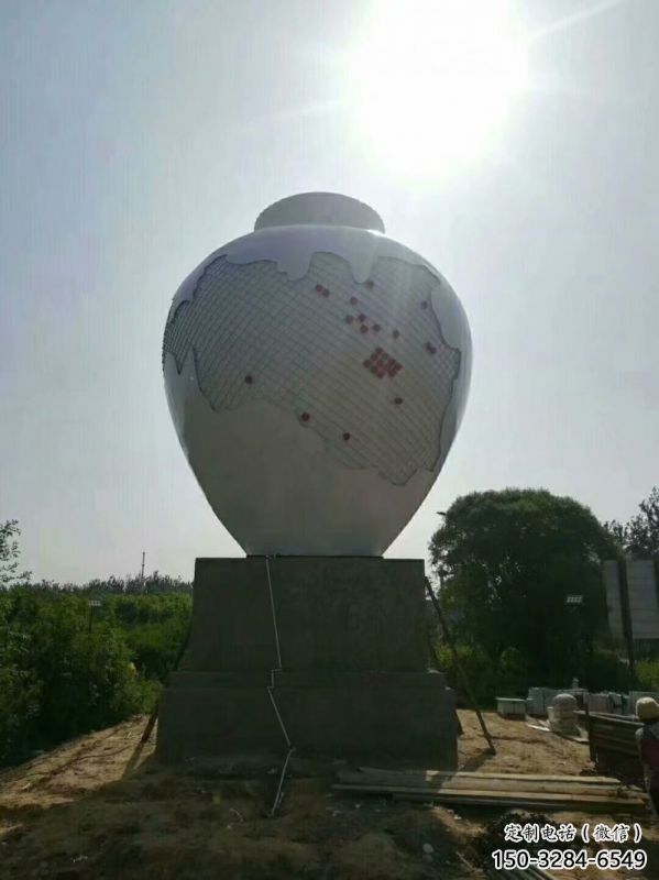 廣場(chǎng)瓶子雕塑