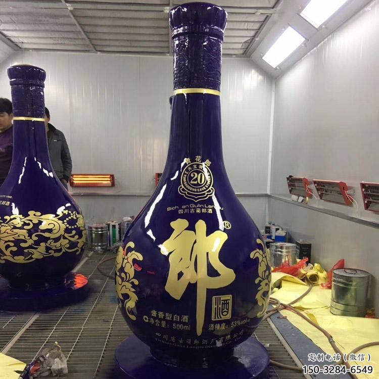 洋酒瓶雕塑專供，彩繪工藝，玻璃鋼洋酒瓶雕塑標(biāo)準(zhǔn)廠家