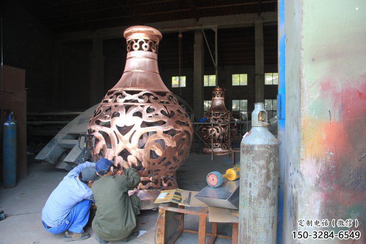銅花瓶雕塑精選，室外軟裝，抽象銅花瓶雕塑廠家
