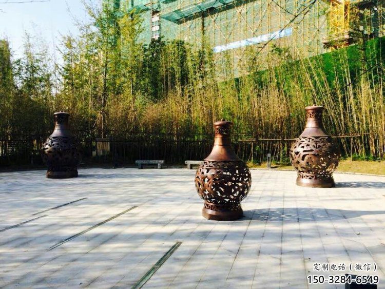 銅花瓶雕塑制造商，小區(qū)擺件，景觀銅花瓶雕塑廠家