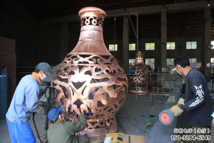 銅花瓶雕塑制作優(yōu)選，戶外雕塑，軟裝銅花瓶雕塑廠家