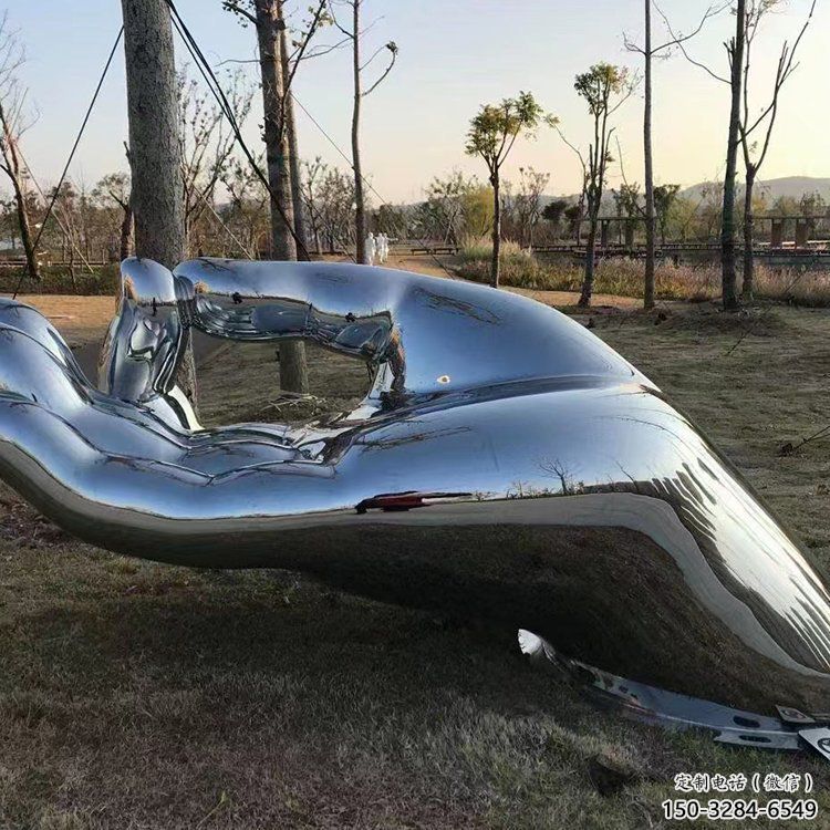 手雕塑廠家優(yōu)選，陸地?cái)[件，不銹鋼手拈花雕塑供給