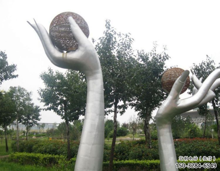 雙手雕塑精選，陸地?cái)[件，各類不銹鋼雙手雕塑廠家
