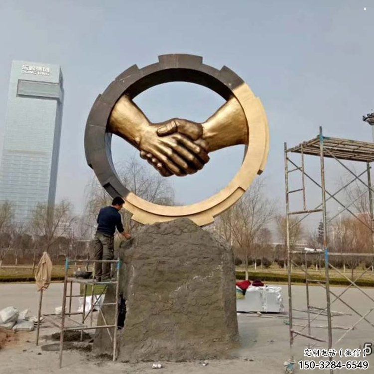 握手雕塑批發(fā)，景觀雕塑，不銹鋼握手雕塑制作承接