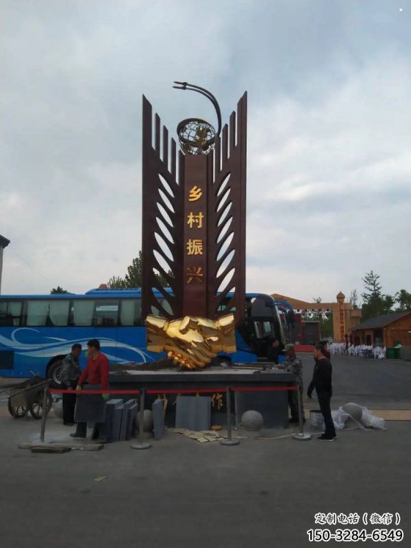 握手雕塑服務(wù)商，街景小品，點(diǎn)擊不銹鋼握手雕塑廠家