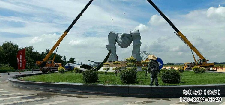 現代握手雕塑制作，景區(qū)案例，景觀不銹鋼握手雕塑定做