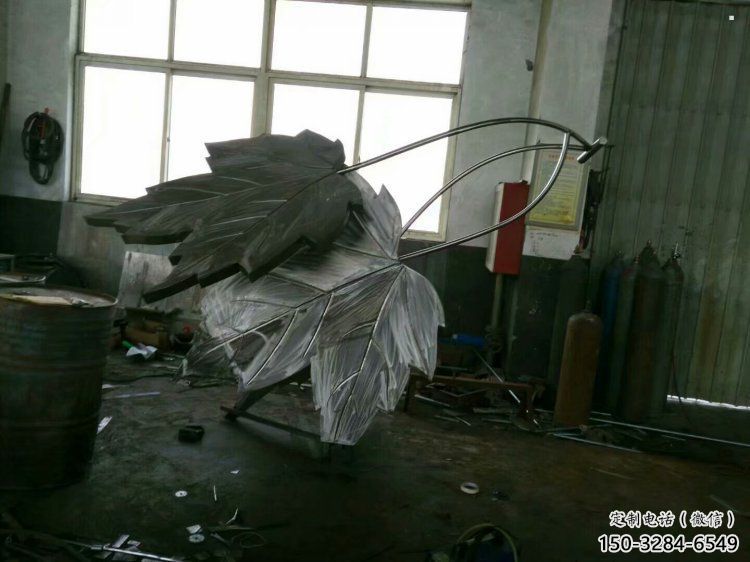 楓葉雕塑承接，景區(qū)案例，不銹鋼楓葉雕塑定制廠家