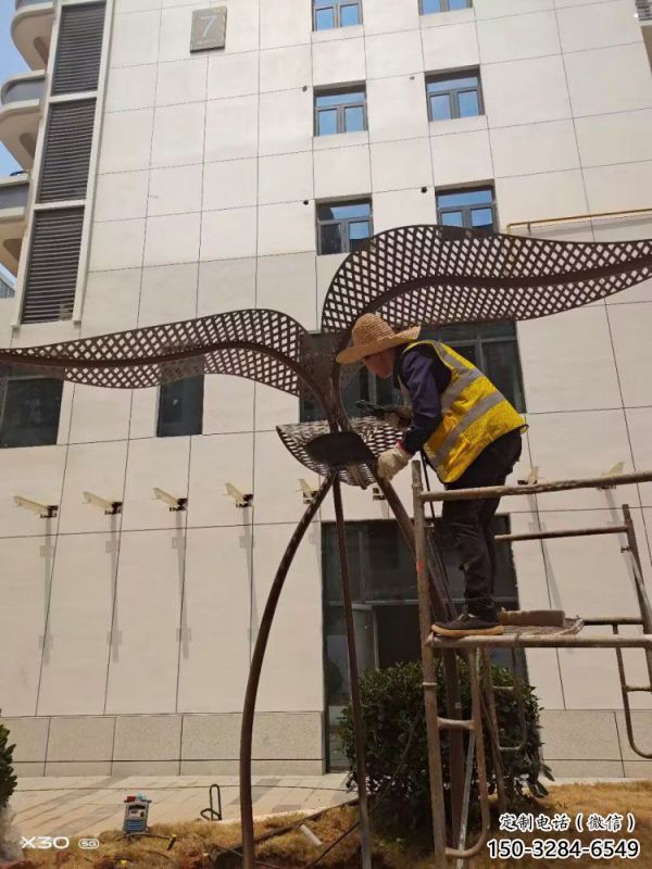 仿真樹葉雕塑生產(chǎn)，城市裝飾，彩繪仿真樹葉雕塑選定