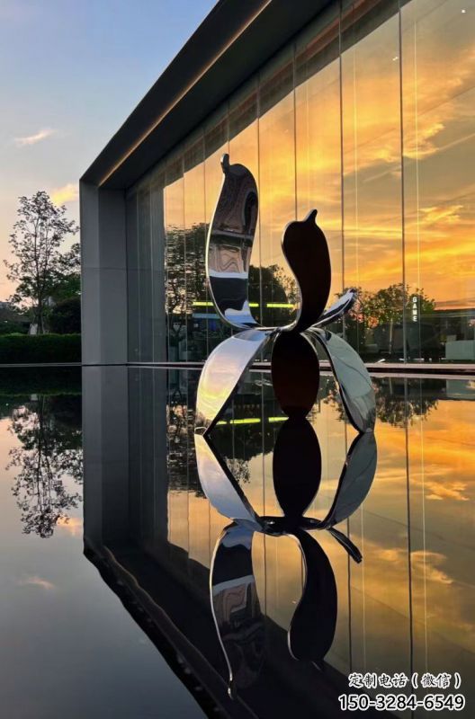 四葉草雕塑服務(wù)商，街景小品，不銹鋼四葉草雕塑訂做