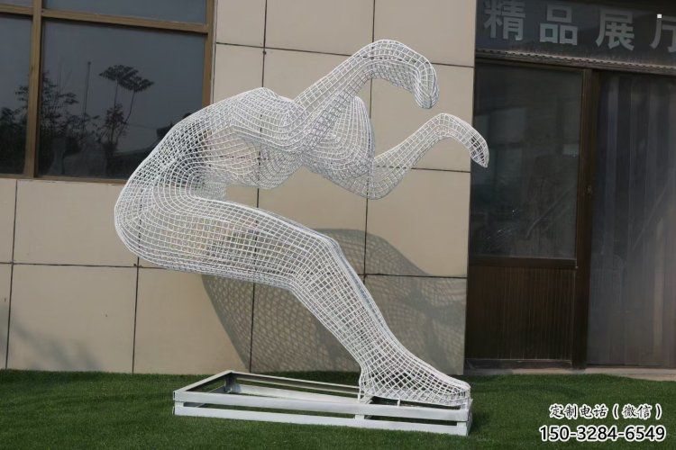 戶外鏤空體育雕塑通用，運(yùn)動(dòng)員雕塑，鐵藝人物雕塑供應(yīng)