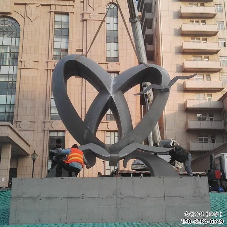 景觀心形雕塑選定，美陳雕塑，現(xiàn)代鏡面心形雕塑優(yōu)選