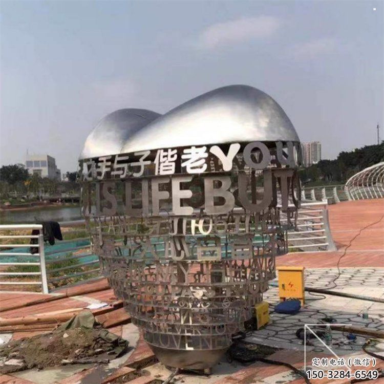 心形球雕塑制造，歐式風(fēng)格，不銹鋼心形球雕塑廠家定價(jià)