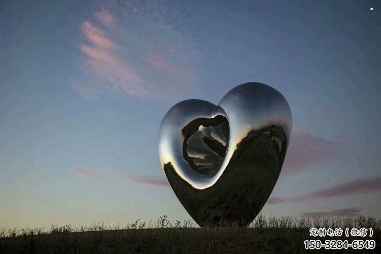 大型桃心雕塑