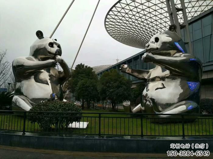 熊貓雕塑承接，城市裝飾，大型不銹鋼熊貓雕塑生產(chǎn)商