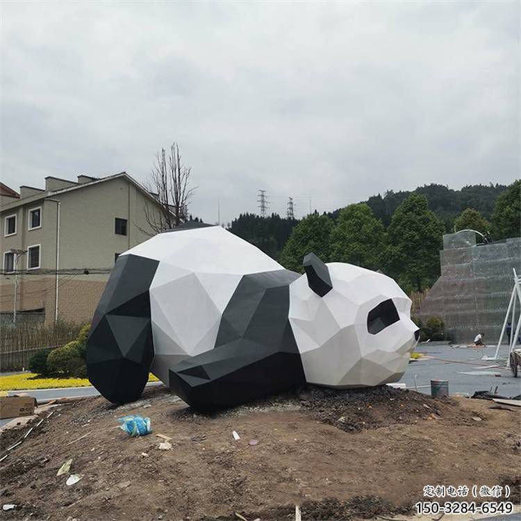 鍛鋼熊貓雕塑選用，小區(qū)擺件，大型切面熊貓雕塑公司