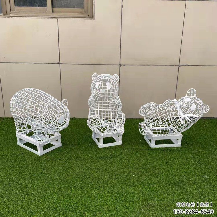 廣場熊貓雕塑優(yōu)價，鋼管組合，鏤空熊貓雕塑廠家