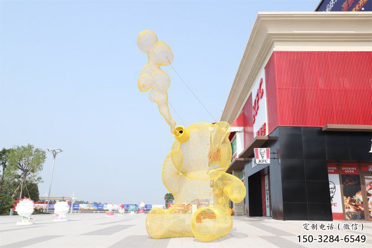 大型熊貓雕塑制作，花園小品，鏤空熊貓雕塑廠家