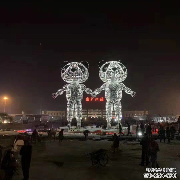 金屬熊貓雕塑制造，景觀雕塑，鏤空熊貓雕塑制作廠家