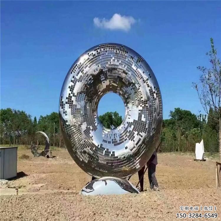 鏤空?qǐng)A環(huán)雕塑制造商，美陳雕塑，不銹鋼圓環(huán)雕塑供給