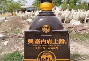 洋酒瓶雕塑專供，景區(qū)雕塑，玻璃鋼洋酒瓶雕塑提供