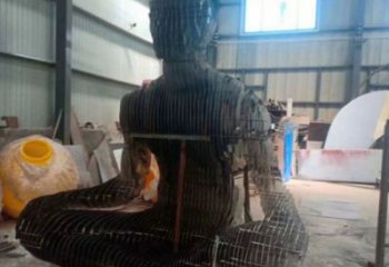 現(xiàn)代鏤空人物雕塑優(yōu)選，圓雕體系，鐵藝坐式人物雕塑選定