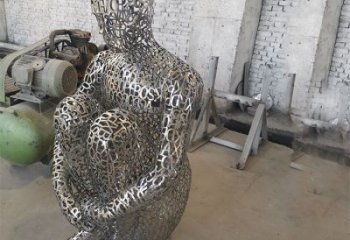 鏤空人物雕塑選定，美陳雕塑，現(xiàn)代鐵藝字母人物雕塑優(yōu)選