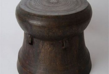 銅鼓雕塑專供，景區(qū)雕塑，城市銅鼓雕塑提供