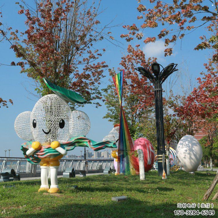 漳州戶外鏤空卡通雕塑供應(yīng)，花園小品，鐵藝卡通雕塑展品
