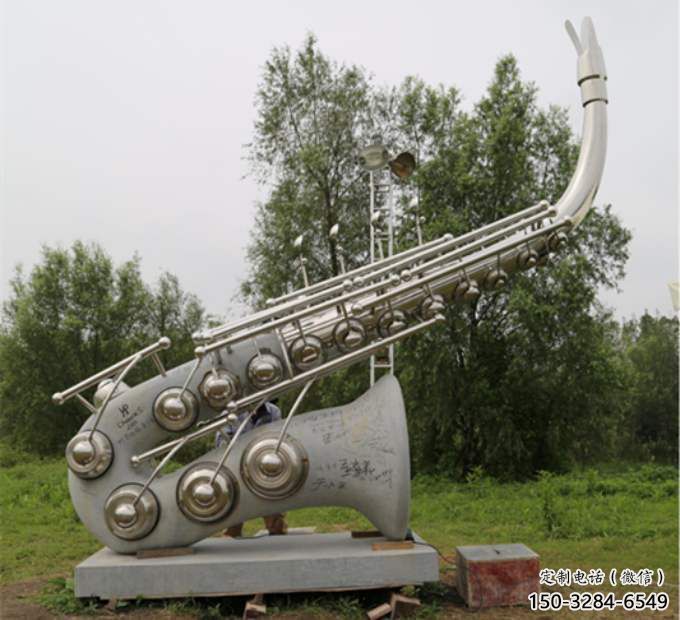 承德街頭薩克斯雕塑