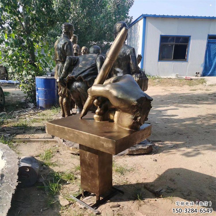 鞍山手握鋼筆雕塑，街道標(biāo)識(shí)，玻璃鋼手握鋼筆雕塑廠家