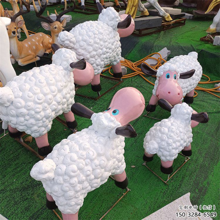 昭通小區(qū)小羊雕塑，彩繪動(dòng)物雕塑，抽象效果